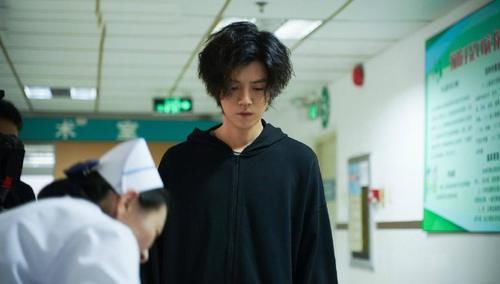  疑似|《穿越火线》热播，张萌选鹿晗吴磊内幕曝光，疑似与《上海堡垒》失败有关