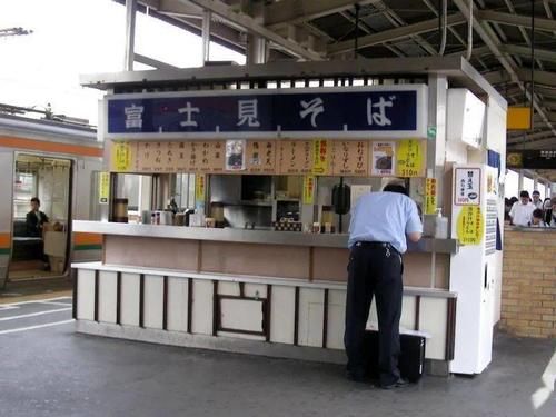  感知|第六感告诉我，大多数人都是坐着吃饭的，最好是站着吃饭