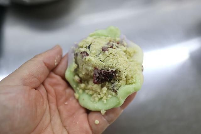 冷藏|不用烤箱的冰皮月饼,冷藏后比冰淇淋还好吃,包一包压一压就成形