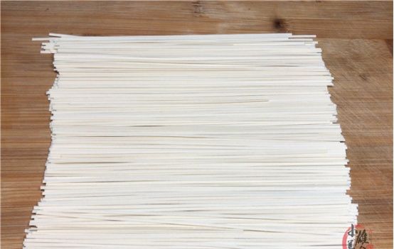  面条|煮面条时，开水下锅就错了，教你面馆的诀窍，3步煮出爽滑又筋道