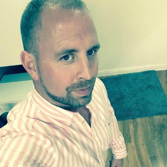  偷拍|英男警察多次偷拍女同事的脚还出轨 男同事们仍帮他保住工作