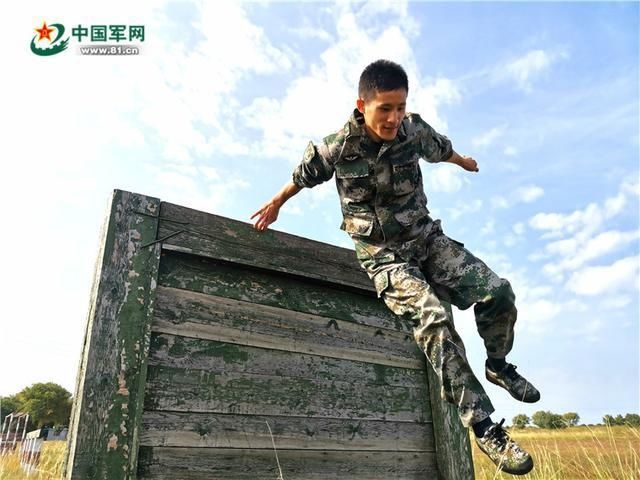 居然|摘得多项冠军头衔，这位体能达人居然是一名炊事兵