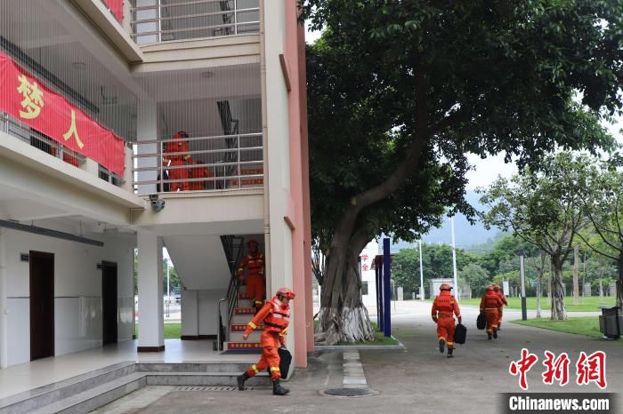 福建厦门：台风“苏拉”逼近 消防力量全力以赴做好防台防汛工作