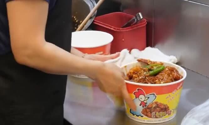 炸鸡小吃|炸鸡店生意冷清,老板换个烹饪方式,立马成为食客喜欢的网红美食