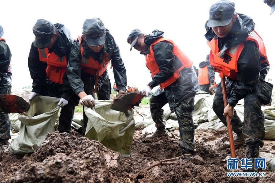 武警安徽总队马鞍山|安徽和县：加固河堤保安全