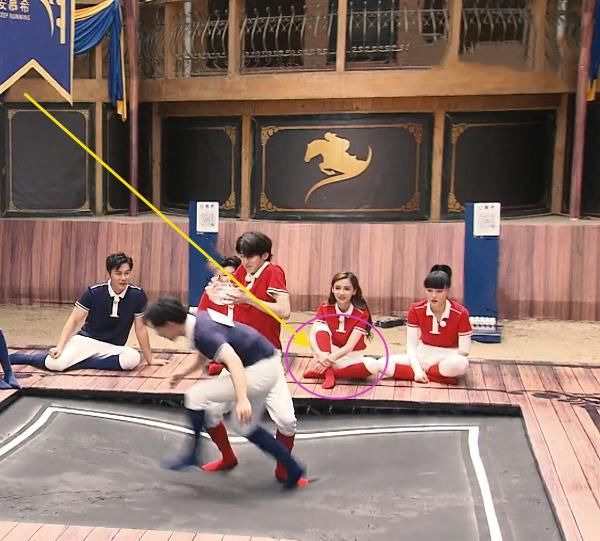  新一期|有种坐姿叫baby的坐姿，动作虽然很简单，但却很少人做得到！