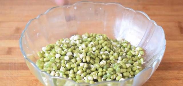 抢光|绿豆别再煮粥了,教你1个新吃法,简单一做,出锅就抢光