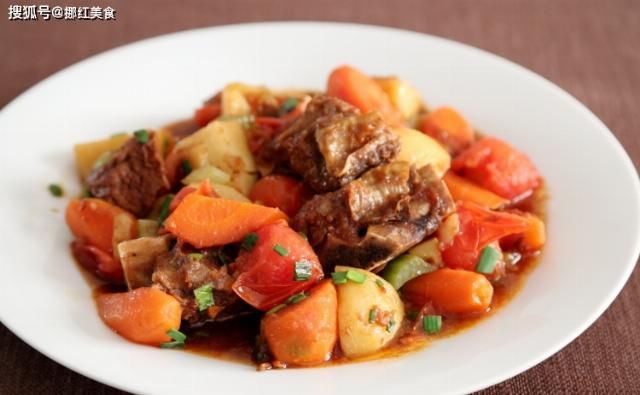 鲜香|炖牛排骨千万别焯水，乱用香料，这方法简单好用，软烂鲜香！