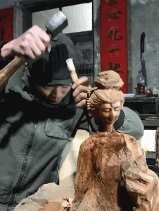 GIF|搞笑GIF：卖菜的不应该都是大妈吗？为什么这位小姐姐这么漂亮？