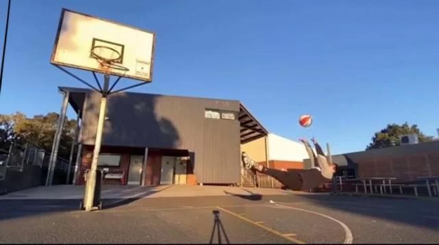  居然|篮球小伙突然坠楼，居然是Ta惹的祸，很多球友都爱做这事