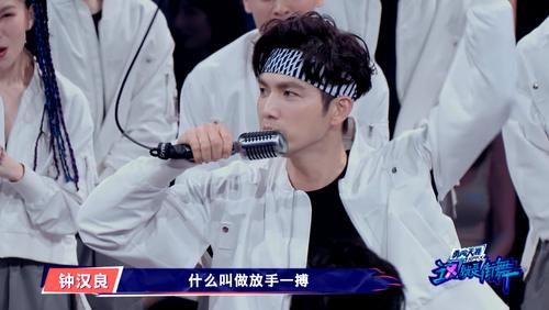 战队斗舞|一波王炸和哇挖酷宝斗舞,王一博战队全员晋级,大赢家却是张艺兴