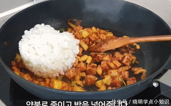 曝光|一个韩国男精英的独居生活曝光做一份蛋炒饭,6500万人围观