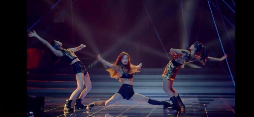  熬出头|37岁吴昕终熬出头！《浪姐》还没播完，又成新综艺唯一女嘉宾