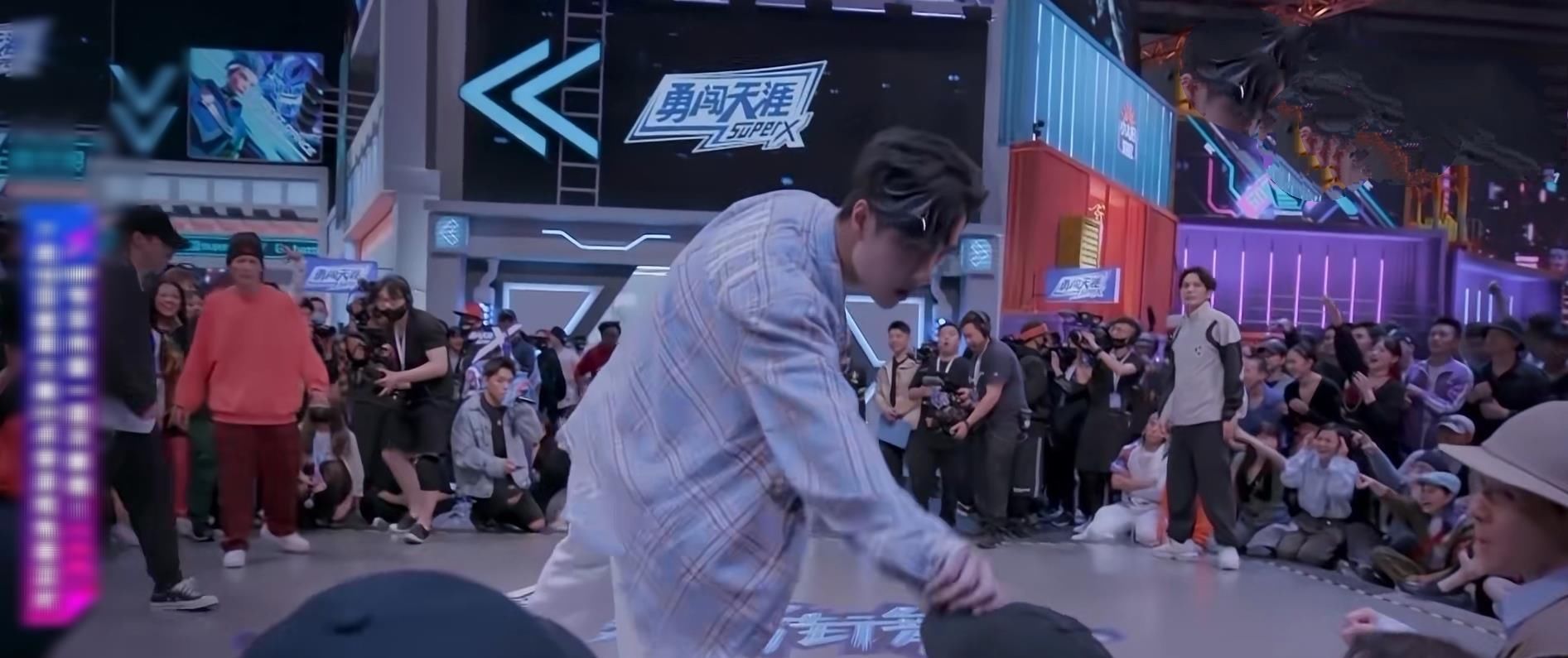  街舞|《街舞3》张艺兴Krump征服全场, KOD创始人高博表示, 想给他扔鞋