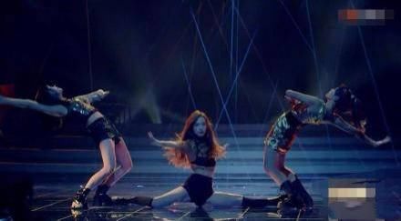  姐姐|吴昕回忆妈妈下岗蹲地上哭，抹泪哭诉：我必须要努力让家里条件变好