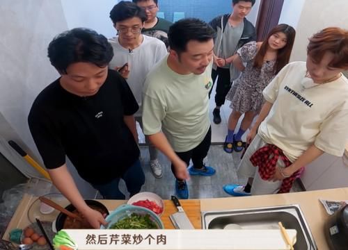  合租房|《未知的餐桌》有多真实？明星到合租房蹭饭，一个汤锅炒了四道菜