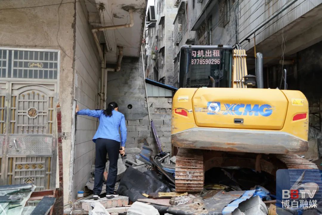 执法人员|“生命通道”千万不能堵！简易棚霸占消防通道拆！