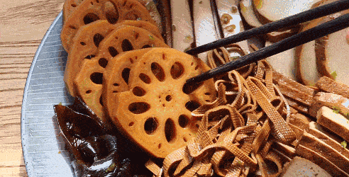 崇州|崇州味道,万春老卤的鸭头,一口咬下去