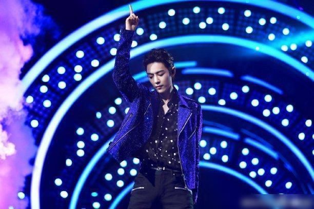  开播|肖战复出时间确定，新综艺10月开播，官宣海报排名却惹粉丝不满