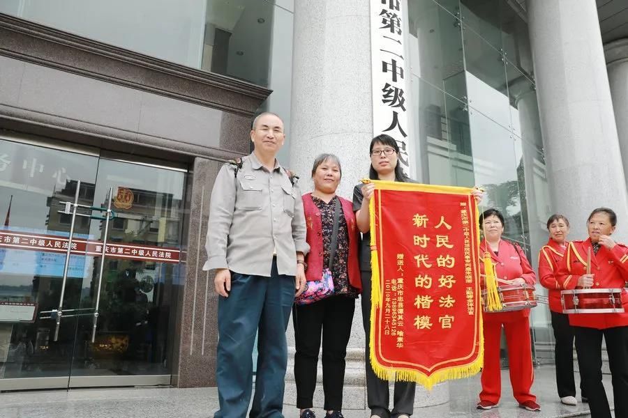 真心|倾心调解化纠纷 真心感谢送锦旗