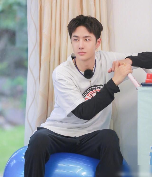  电影|王一博做电影宣传，一向话少的他，却说了这样一句话