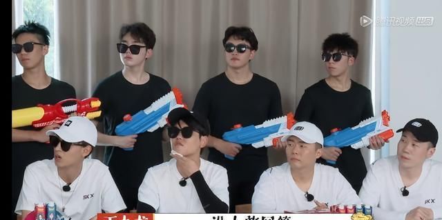  一目了然|德云社演员被问想挣多少年薪，各位给出的回答，有无野心一目了然