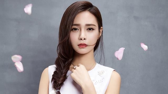  压制|逐渐何炅化？沈梦辰调节，吴昕控场，实力“压制”兴风作浪的姐姐