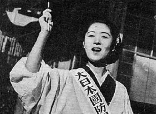 广岛和长崎|为什么说原子弹下无冤魂？看看当时的日本女人在干啥，你就明白了