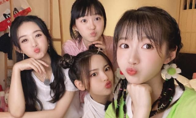  李浩菲|都以为美颜自拍更漂亮，看了李浩菲和赵丽颖的照片后，瞬间改观了