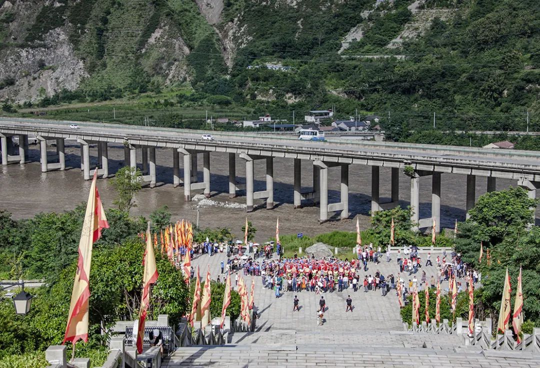 大禹祭坛前|锁定现场！汶川大禹祭坛太hot！