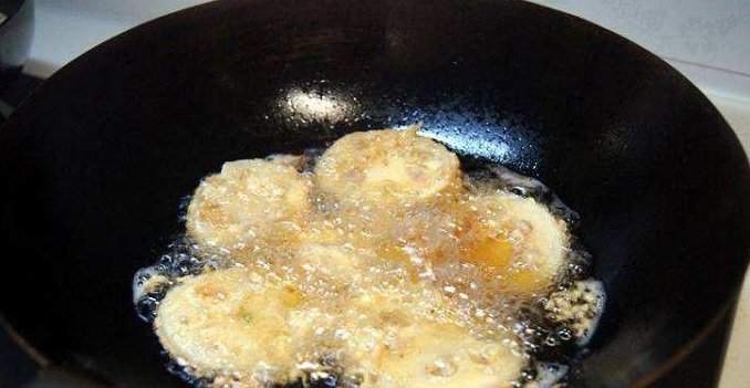  面粉|炸藕夹时，不能只用面粉挂浆！学会这么做，藕夹又香又脆还入味