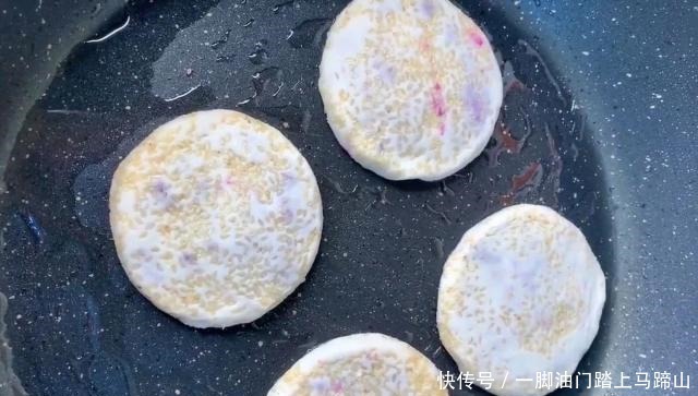 简单|天冷了多给家人吃它,5元做一锅,简单一烙好吃又营养,全家都爱