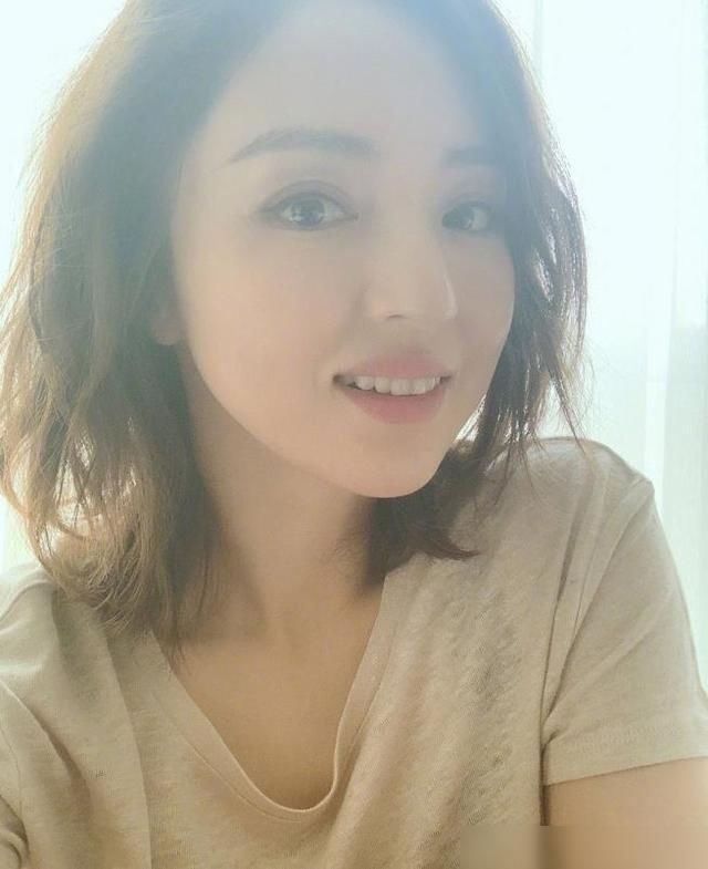  媒体拍到|董璇又有新恋情？和前夫同框一个照面都不打，抱着女儿离去