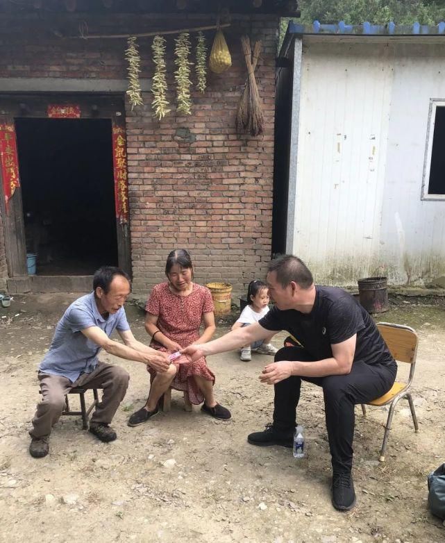 周至|周至籍董事长赵银良回乡送爱心