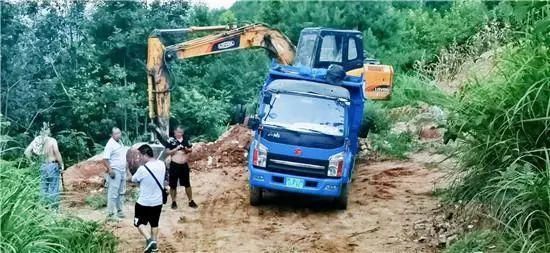 货车|丹寨：多辆货车夜间潜入清江村盗运重晶石 村民：曾想去阻拦怕被报复