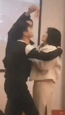 摇起来|大家难得来这地方了那就跟我摇起来