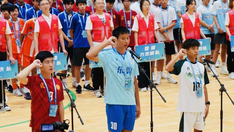 粤港澳大湾区青年足球交流赛开幕 160名球员竞技绿茵场