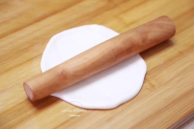  静置|在家做馅饼，和面很重要，照着做馅饼皮薄馅大，放凉了也软软的