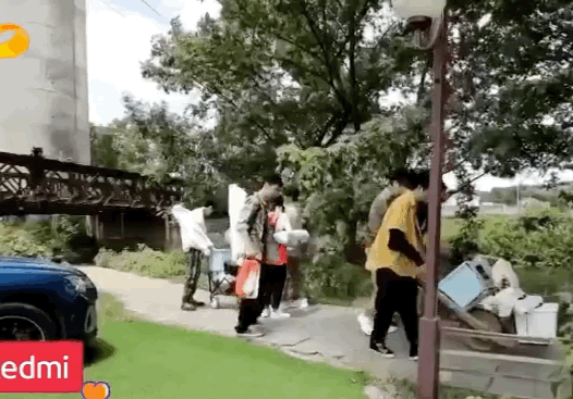 欺负|王一博开车!歌单!生火!漂流!欺负枫哥!天天向上约你去郊游!