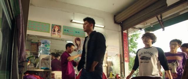 穿越前方|《穿越火线》开播,吴磊、鹿晗不被关注,这家“黑网吧”才是亮点