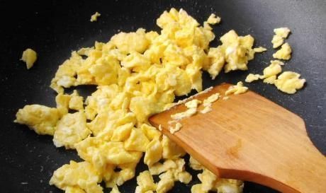 韭菜|韭菜炒鸡蛋,有人先炒韭菜,有人先炒鸡蛋,顺序错了,难怪不好吃