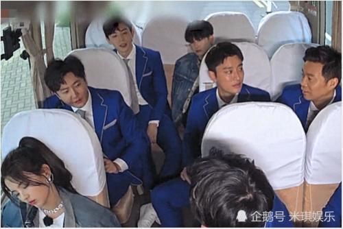  极限|都是参加《极限挑战》，周震南忍着在聊天，师姐杨超越独自睡着