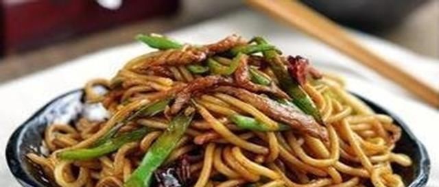 生抽|肉丝炒面,油豆腐炒豆芽,仔姜排骨砂锅煲,虾干蒸豆腐