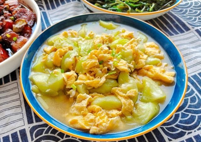 今日|今日午餐，一个红烧肉，一个丝瓜炒蛋，一个空心菜，用时40分钟