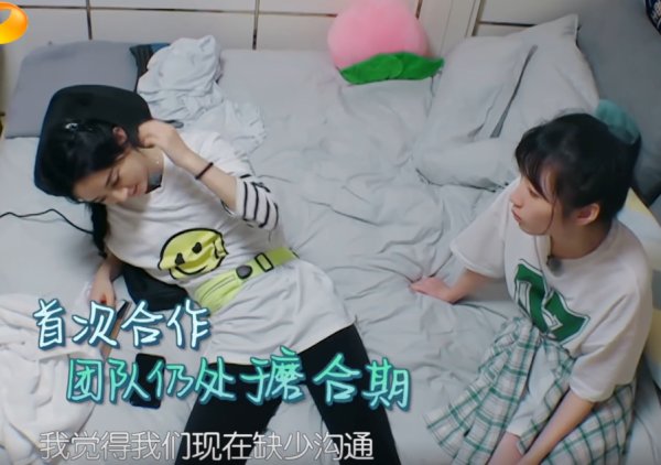  新人|李浩菲比赵丽颖镜头多，中餐厅捧新人？一细节证明：大家都错了