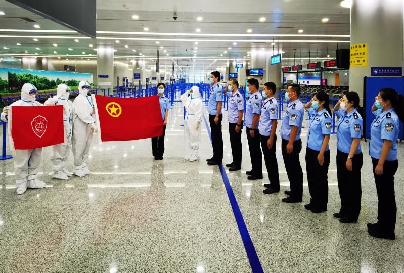 上海|服务保障进博会，上海机场边检站“小叶子”时刻准备着