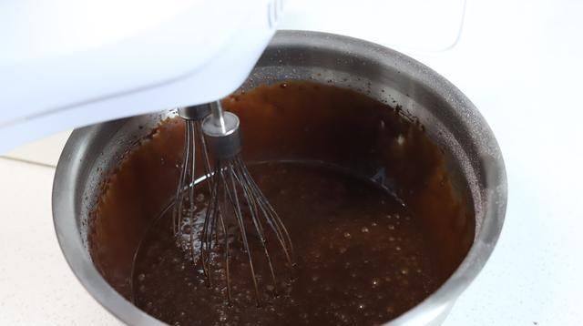 错过|巧克力控不能错过的小甜点,香浓可口湿润绵甜,吃起来超过瘾