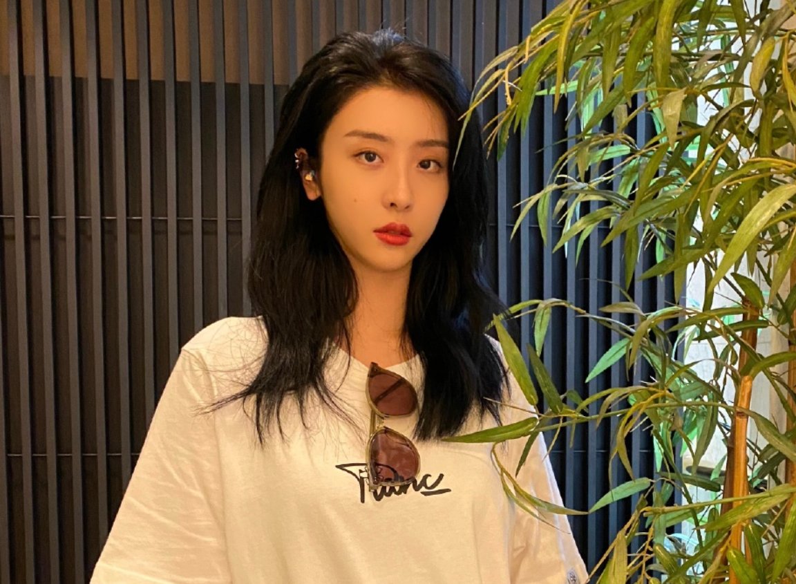  刘雨昕|团综收官，虞书欣对老板狂撒面粉，刘雨昕直接染一头“绿”发？