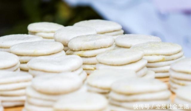 做法|全新糯米糕做法,懒人也能轻松学会,加热水烫发,比糍粑还美味