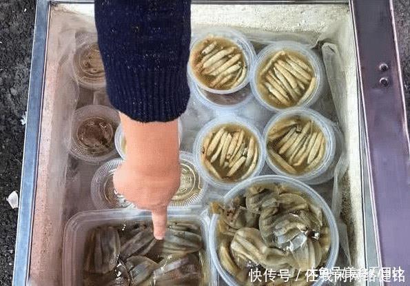 下嘴|大妈沿街卖“水馒头”,5元3个,从不涨价,顾客买完不敢下嘴!